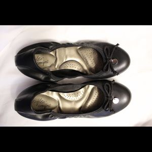DexFlex Comfort Flats LIKE NEW size 7